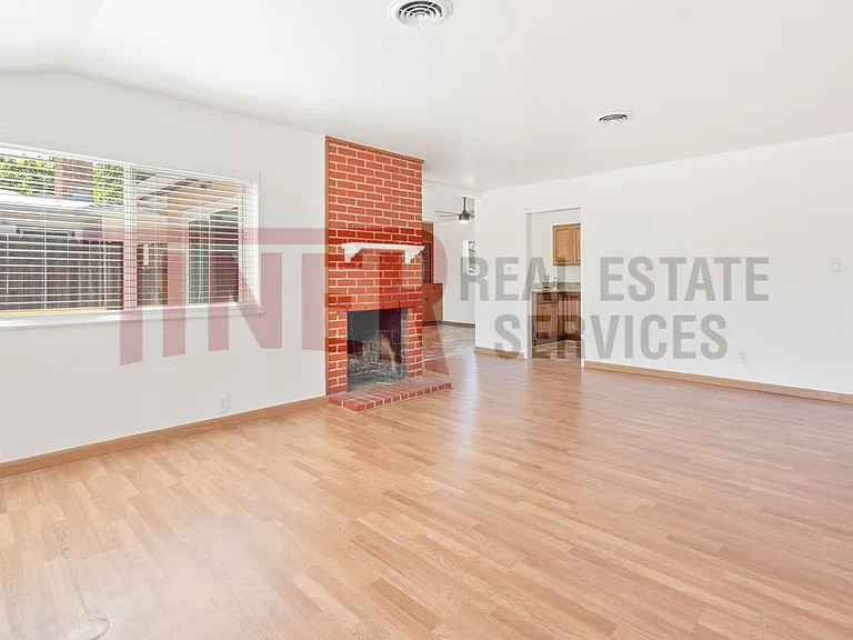 3413 Windsor Dr — Photo 8