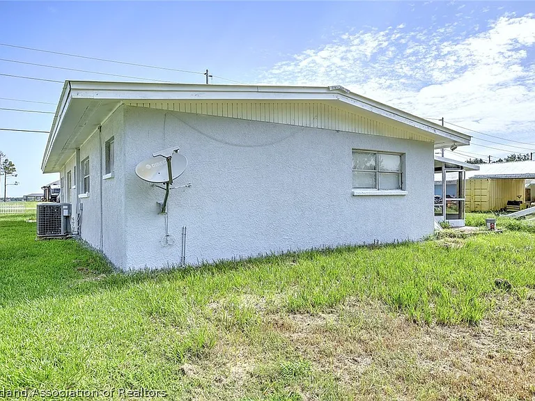 1061 Lake Sebring Dr — Photo 23