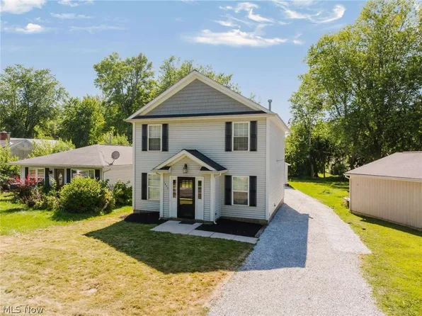 1450 Parkview Dr, Madison, OH 44057