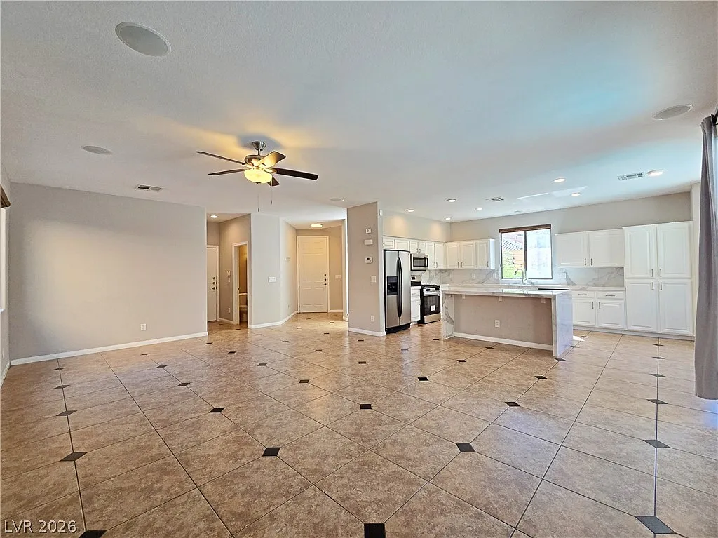 3 bed, 2.5 bath, 2062 sqft, $2,999 — Photo 2