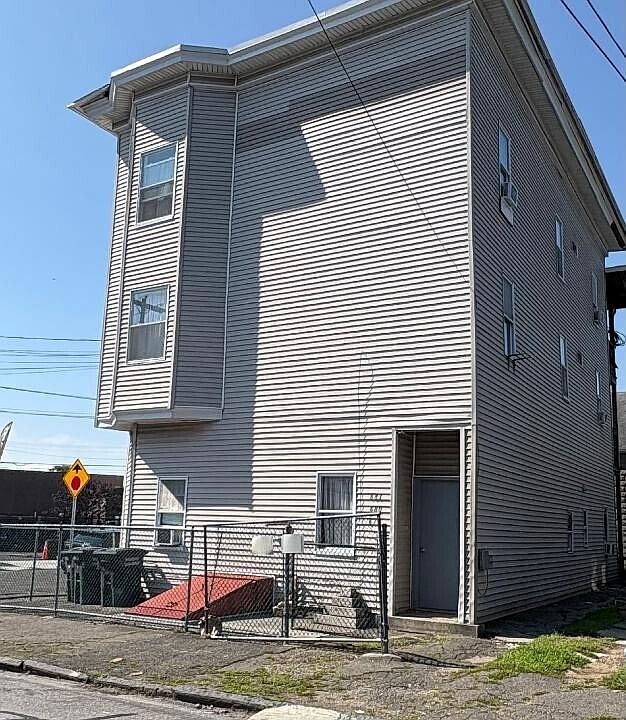 1st image of 679 Norman Street