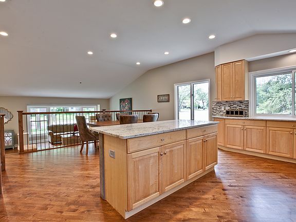 5th image of 76 Greenbriar East Dr