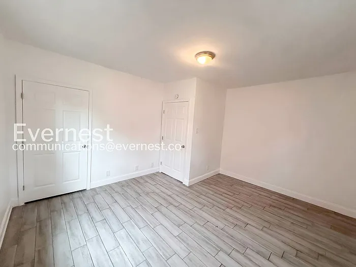 1402 Avenue E — Photo 8