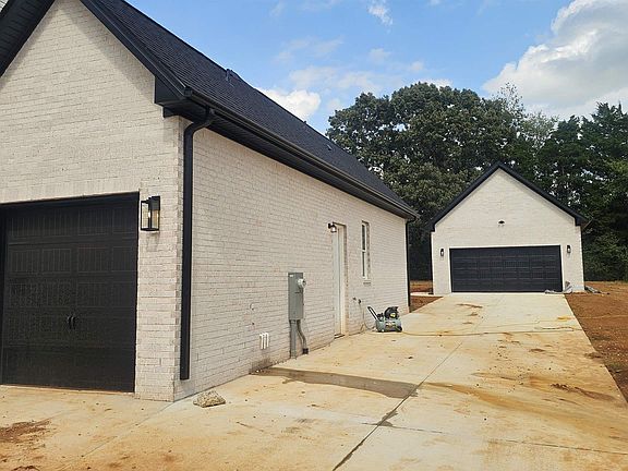 2nd image of 160 Silver Maple Dr