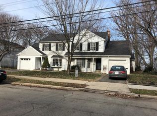 2393 Overlook Rd, Cleveland Heights, OH 44106