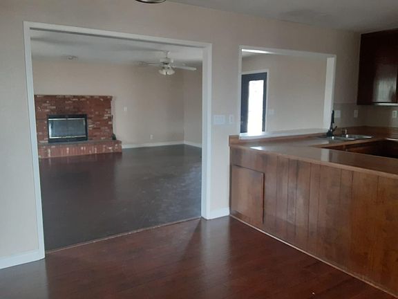 Kitchen/ Family room