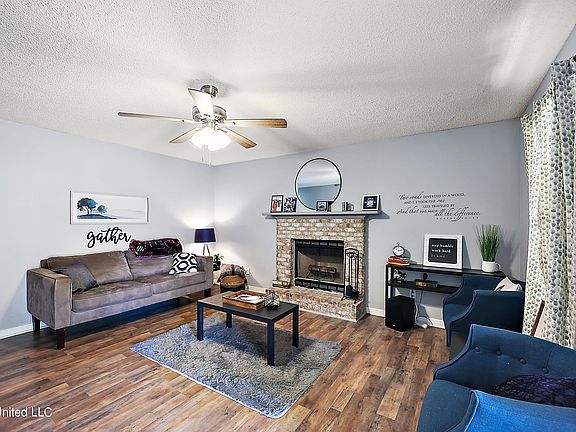 4th image of 151 Anita Dr