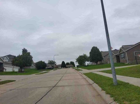 12072 Elmwood Dr, Bennington, NE 68007 view 4