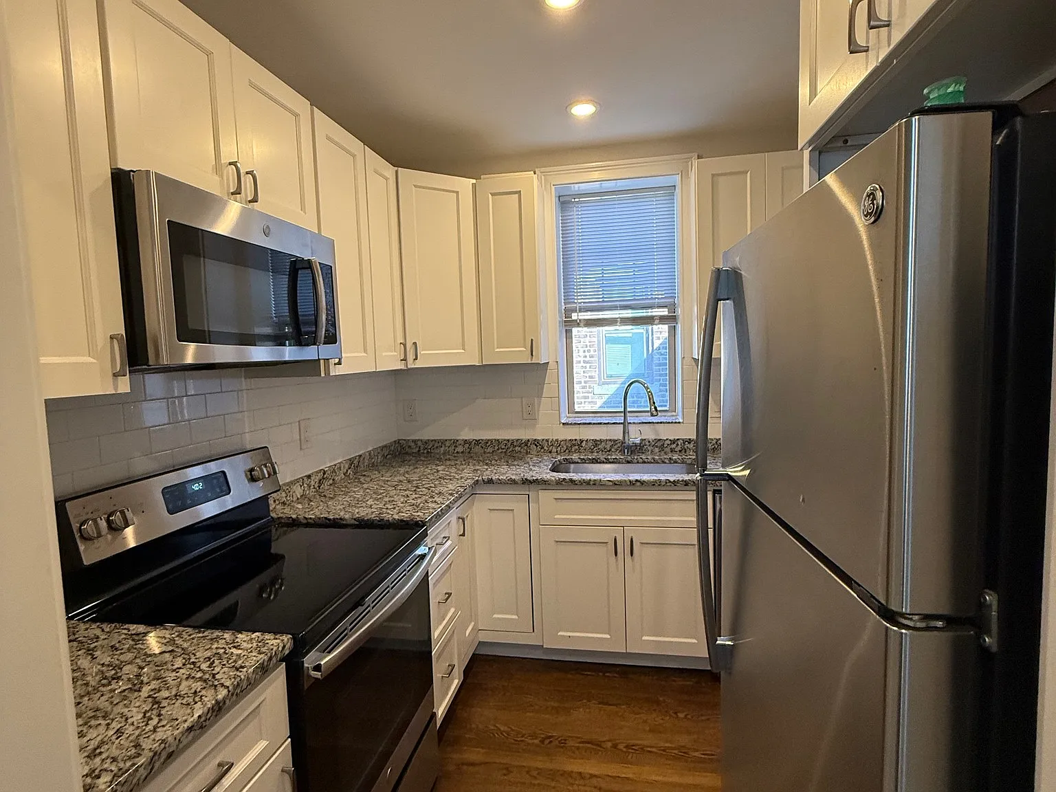 2 bed, 1.0 bath, 950 sqft, $3,595 — Photo 1