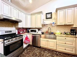 121-16 Keel Ct #5, College Pt, NY 11356