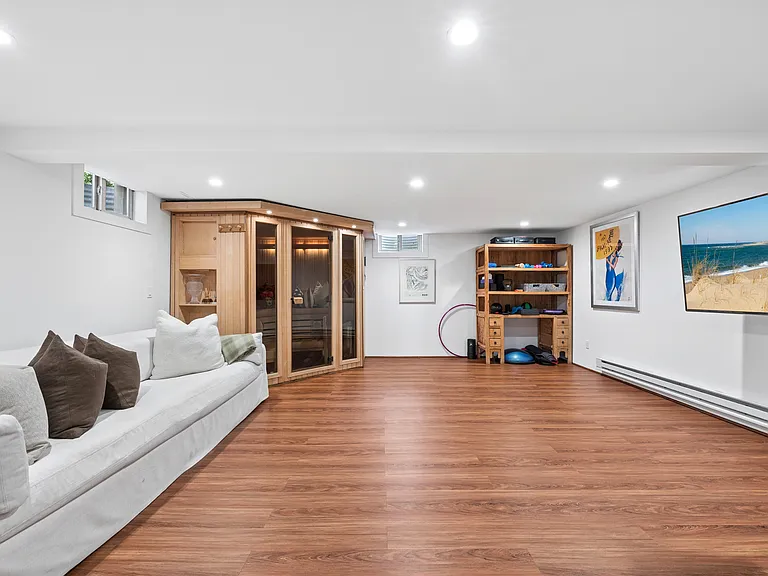 Cedar Ave — Photo 17