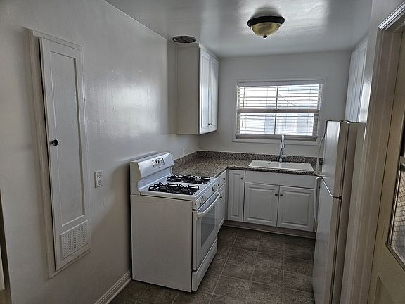 5th image of 2433 E 2nd St #2433