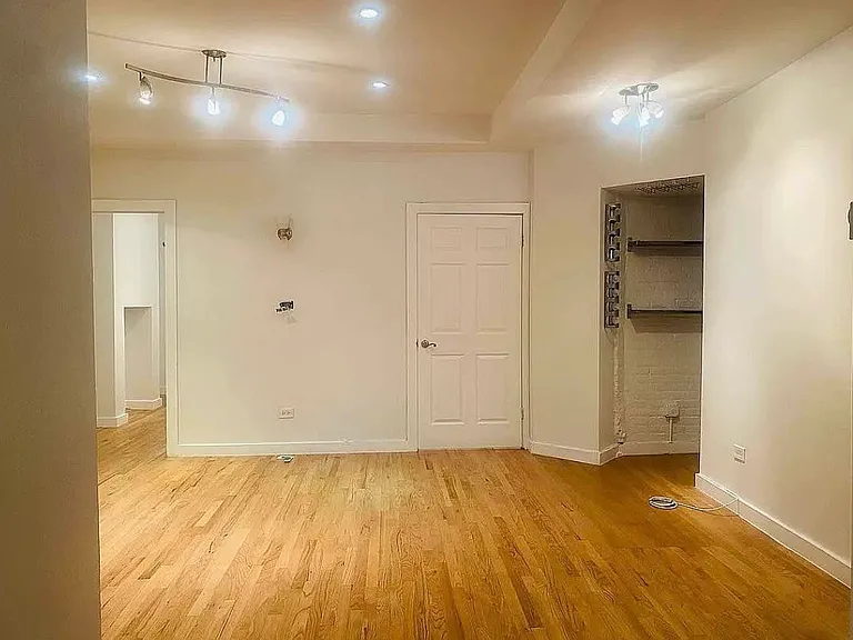 102 W 29th St #1 — Photo 11
