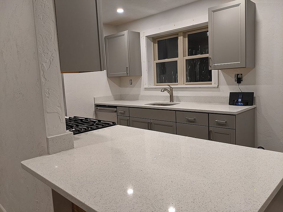 2nd image of 1100 Aurora Dr