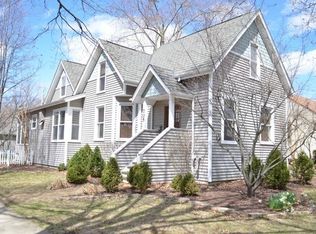 705 N Brainard St, Naperville, IL 60563