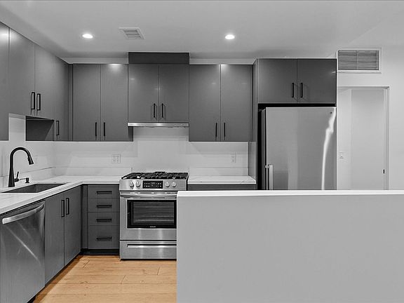 5th image of 3400 W Sunset Blvd #208