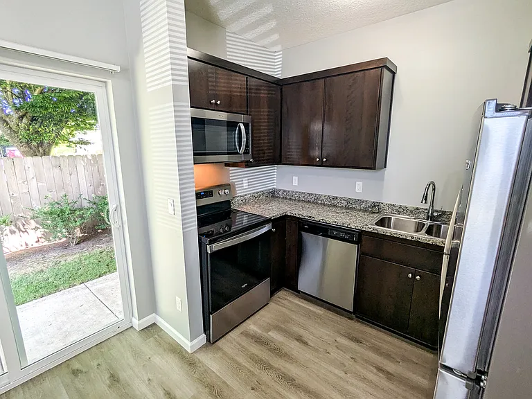 1040 Park Ave NE #105 — Photo 6