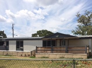 725 Wood Forest Rd, Kingsland, TX 78639