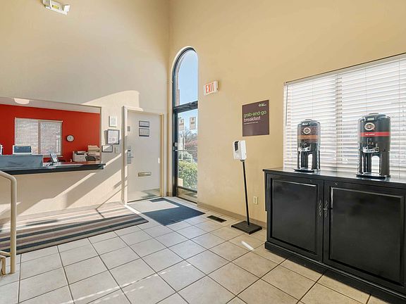 Lobby and Guest Check-in