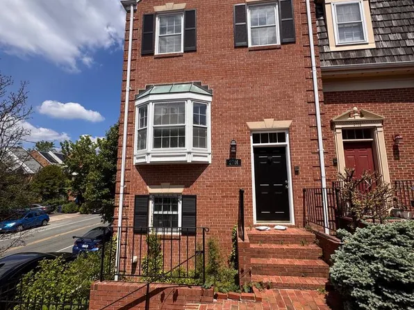 2701 Franklin Ct, Alexandria, VA 22302