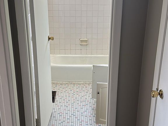 4th image of 615 W Prairie Ave APT 6