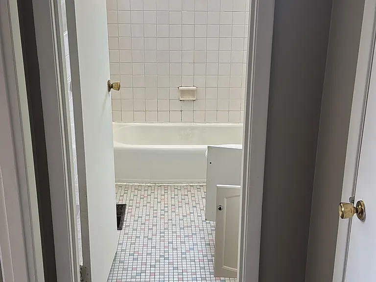 615 W Prairie Ave #6 — Photo 4