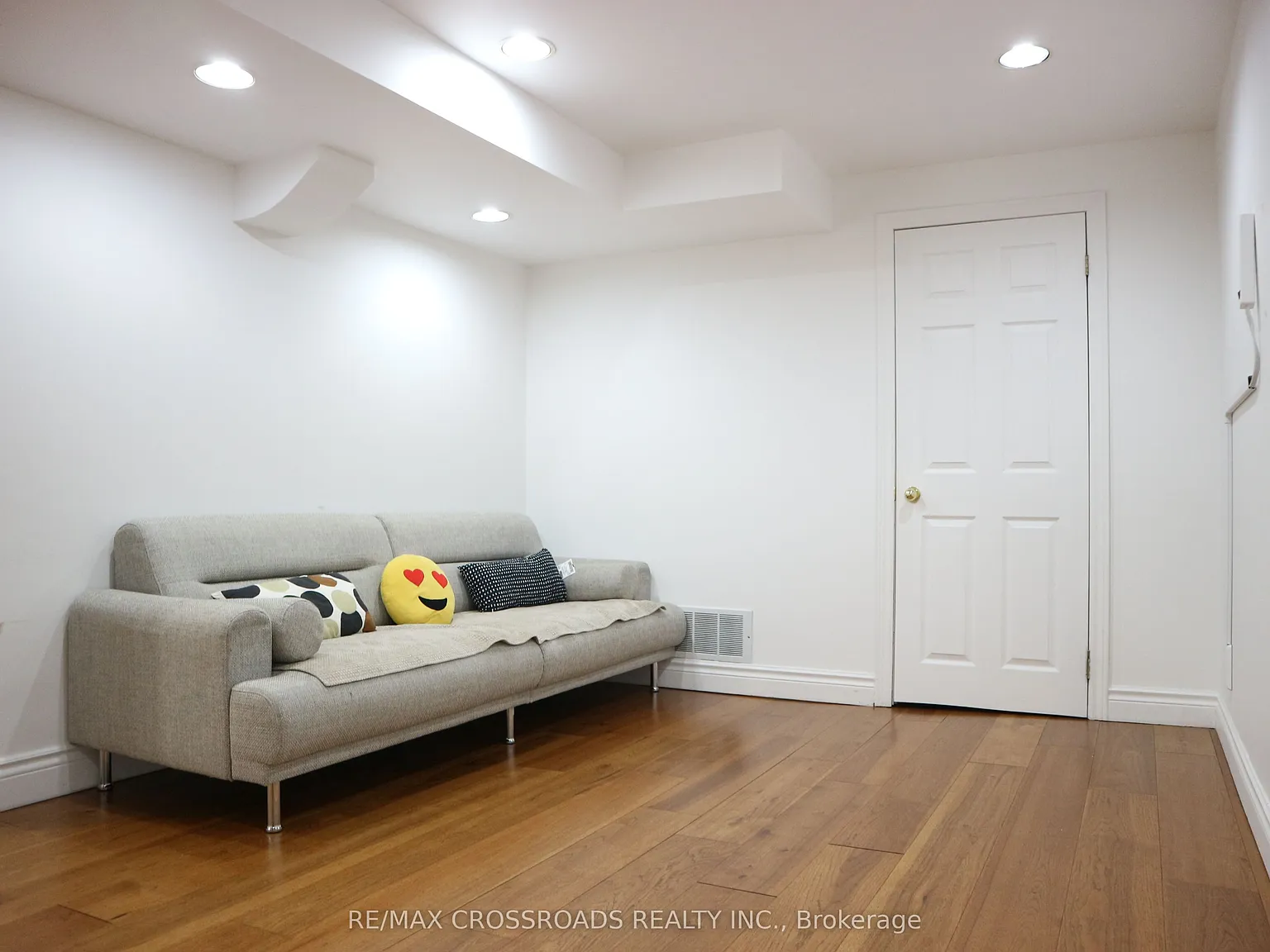 2 bed, $2,000 — Photo 4