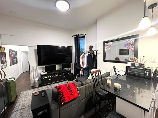 Rented by KNOCKKNOCK LLC | media 15