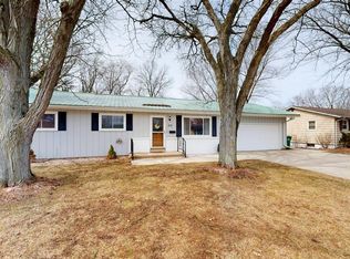 818 Sweeney Rd, Edgerton, WI 53534