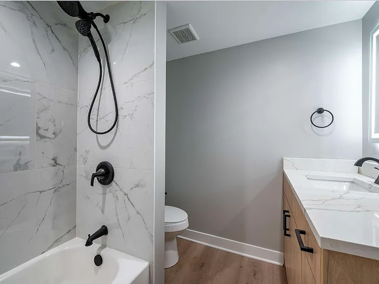 312 N Austin Blvd #4W — Photo 7