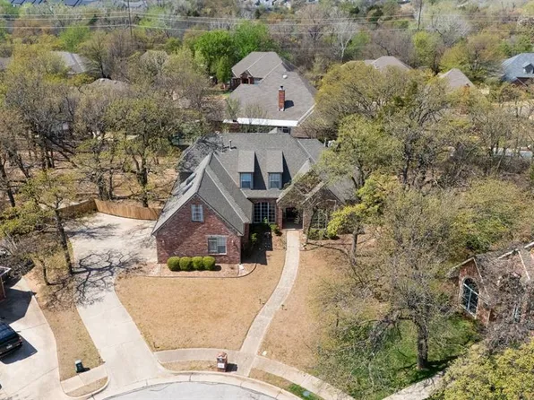 2300 Foxwood Cir, Edmond, OK 73034