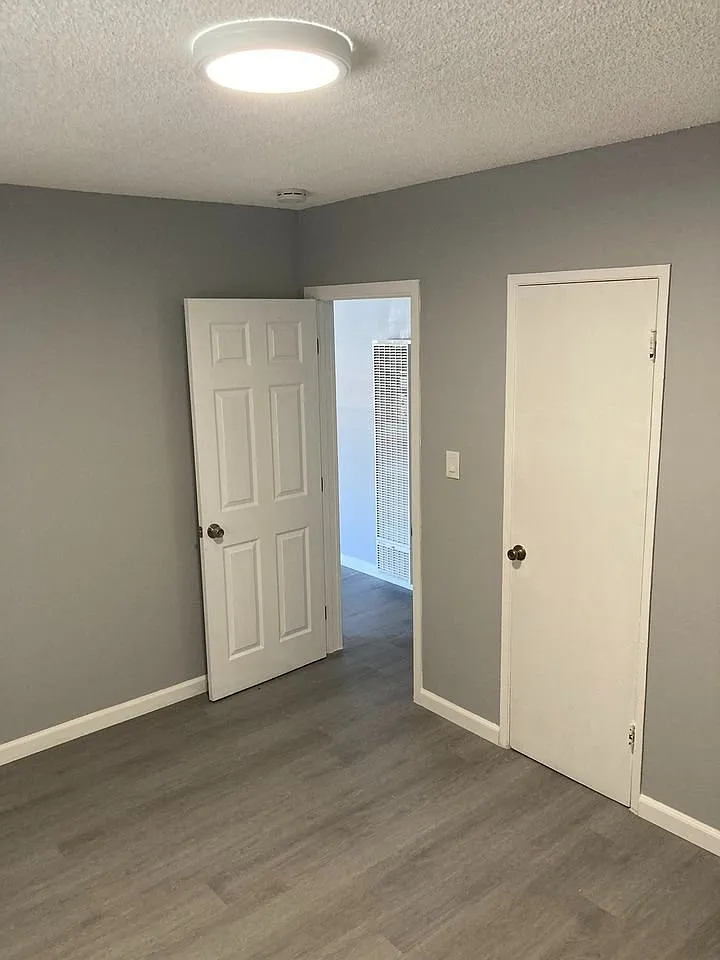 Building Photo - 5309 Maywood Ave #2