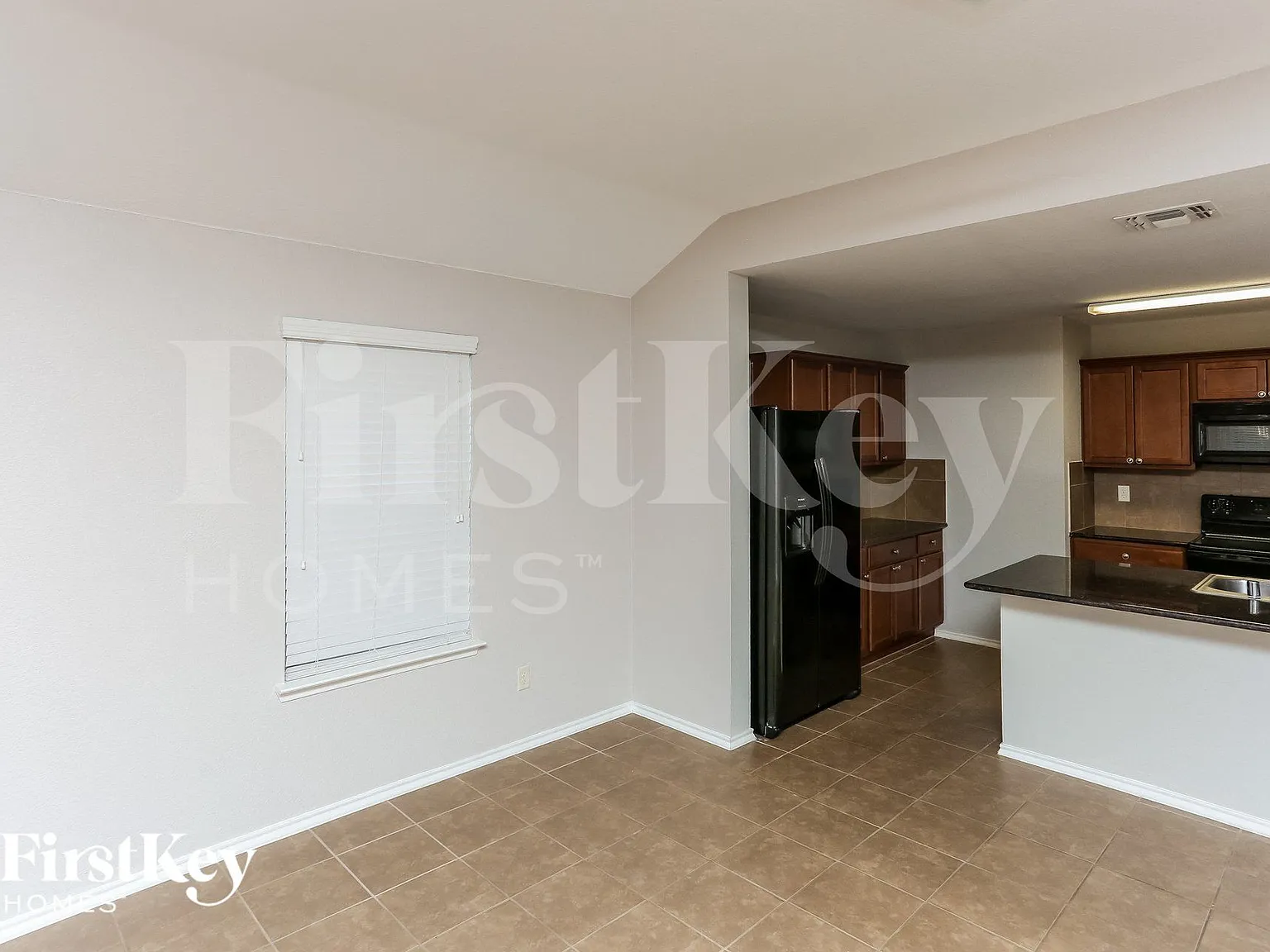 4 bed, 2.0 bath, 1881 sqft, $2,200 — Photo 4