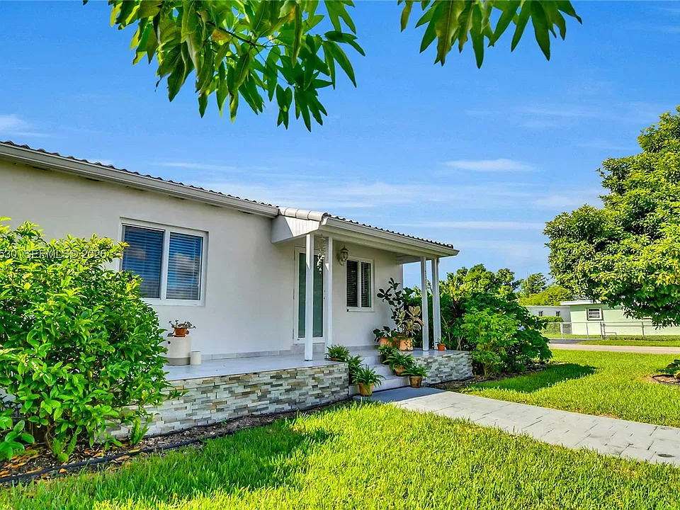 7330 SW 17th Ter