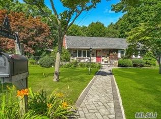 7 Coolidge Pl, Smithtown, NY 11787