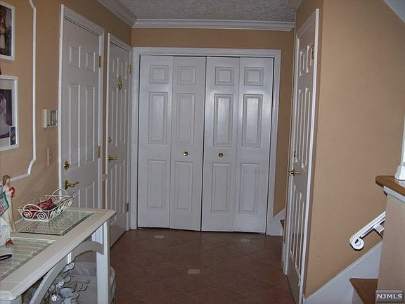 3rd image of 746 Woodland Ave