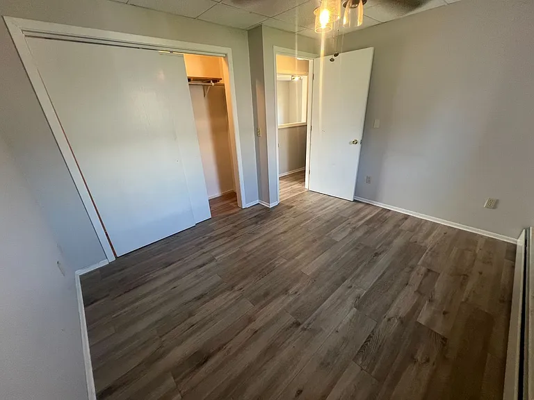 10729 Main St — Photo 2