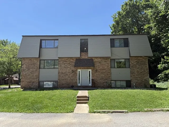 19 Nottingham Ln #F — Photo 1