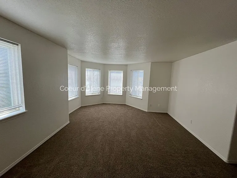 845 N Siony Ln — Photo 2