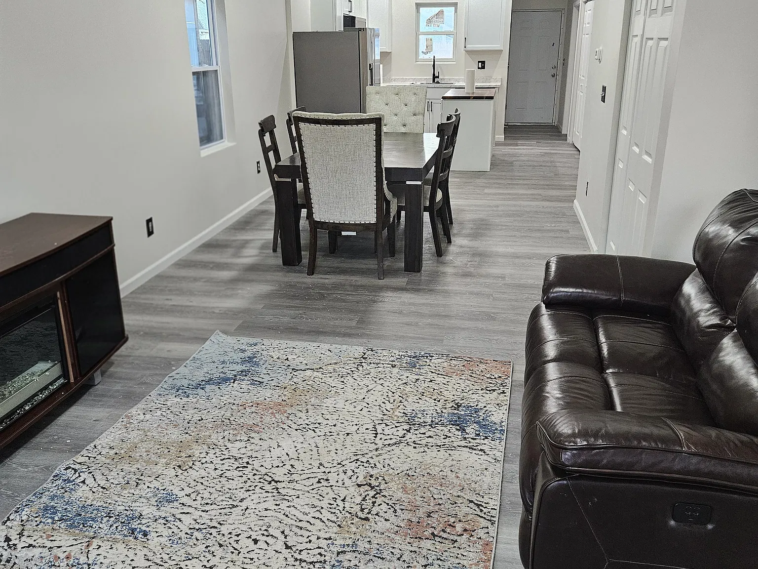 3 bed, 1800 sqft, $2,500 — Photo 4