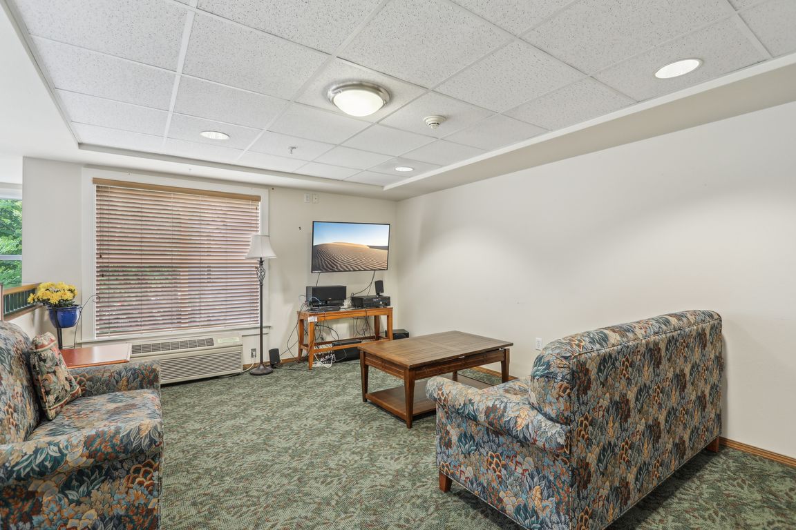 TV/ Computer Lounge
