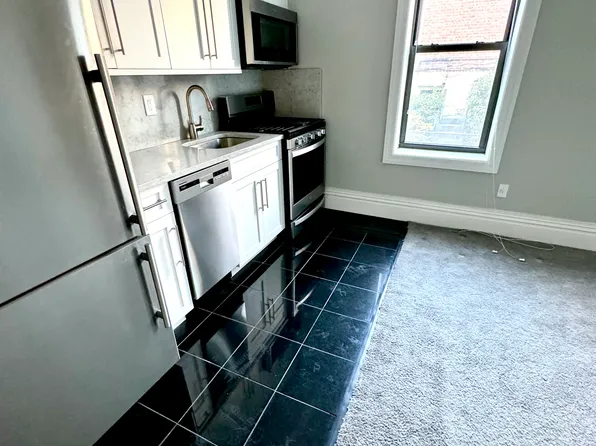 18-25 Ditmars Boulevard image 3 of 6