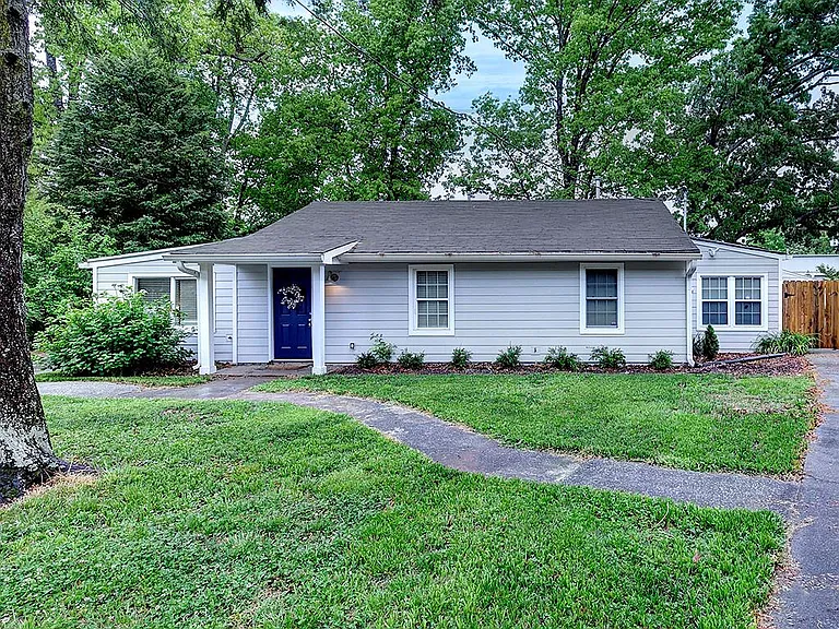 3940 Forrest Ct — Photo 1