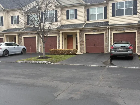 121 Bradbury Dr #B, East Norriton, PA 19401