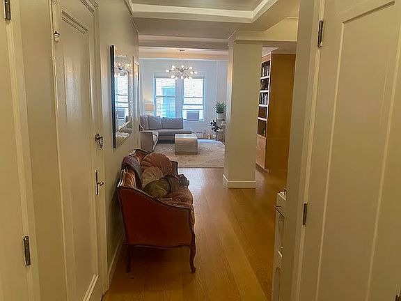 3rd image of 139 W 82nd St #3G