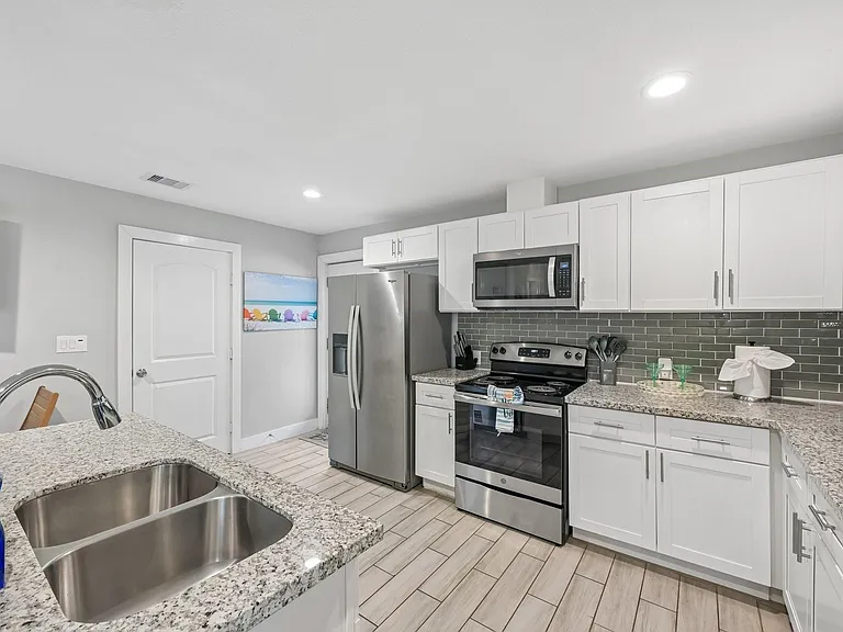 1022 Avenue L — Photo 13
