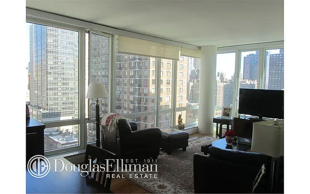 Rented by Douglas Elliman | media 23