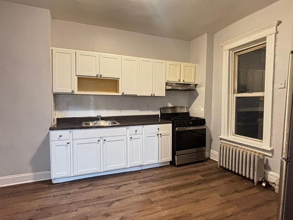 1st image of 90 Lake St #1R