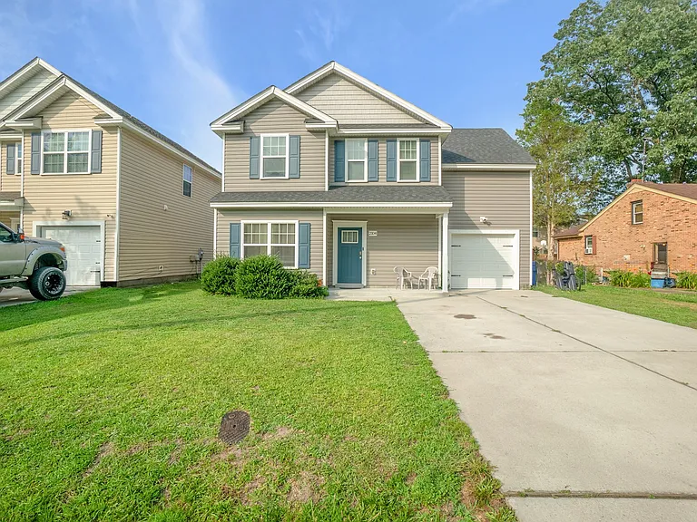 2104 Miller Ave — Photo 1