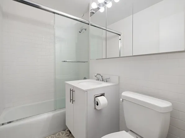 7 East 14th Street 605 image 6 of 7